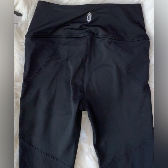 *Sold* FP Movement “Born to Run” Leggings - Picture 4 of 5